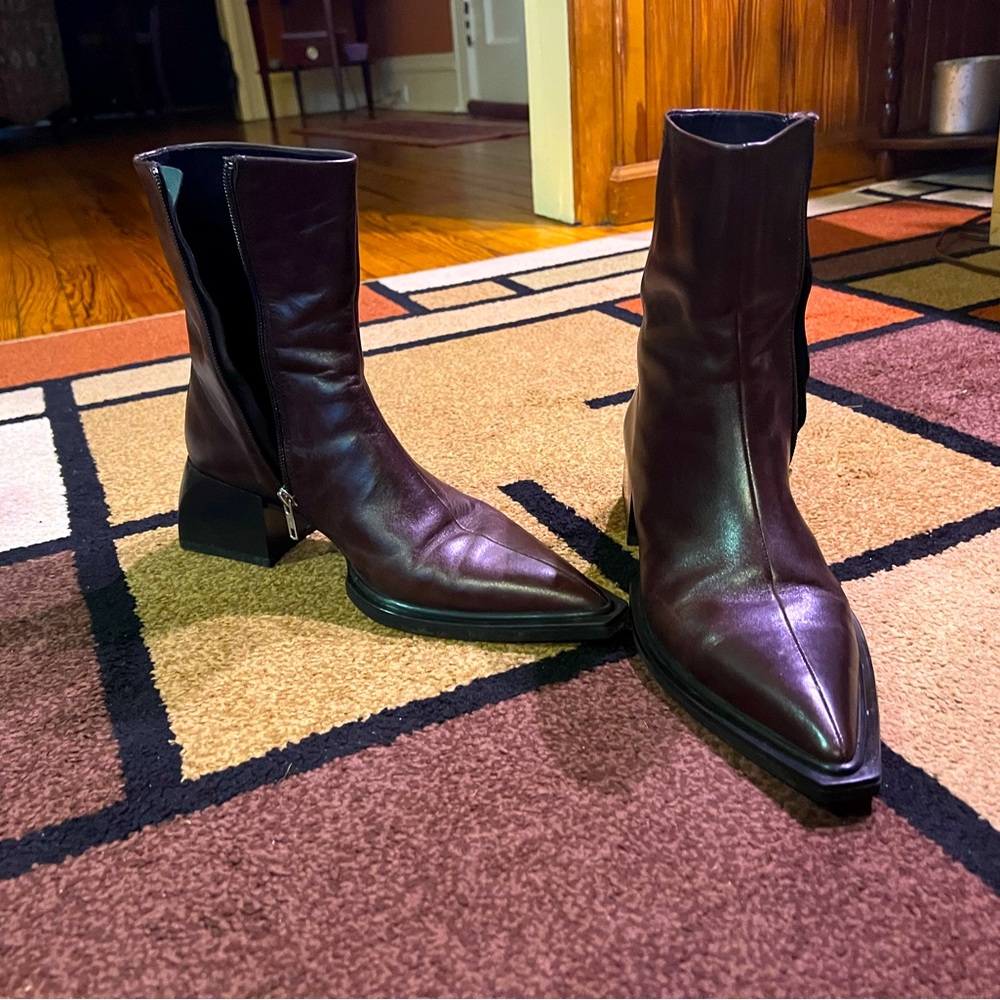 Vagabond leather size 41 dark brown above ankle boots. Size 10.